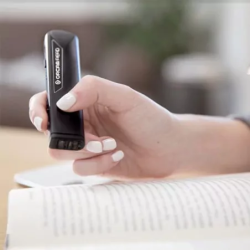 OrCam Read 2 – Stylo machine à lire portable | Vision & Vie Antilles