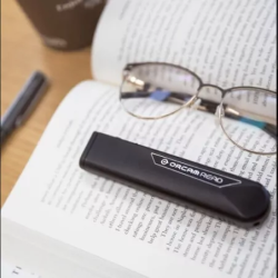 OrCam Read 2 – Stylo machine à lire portable | Vision & Vie Antilles